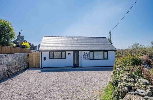 Beautifully Renovated Two Bedroom Bungalow Near the Beach | Y-Berllan