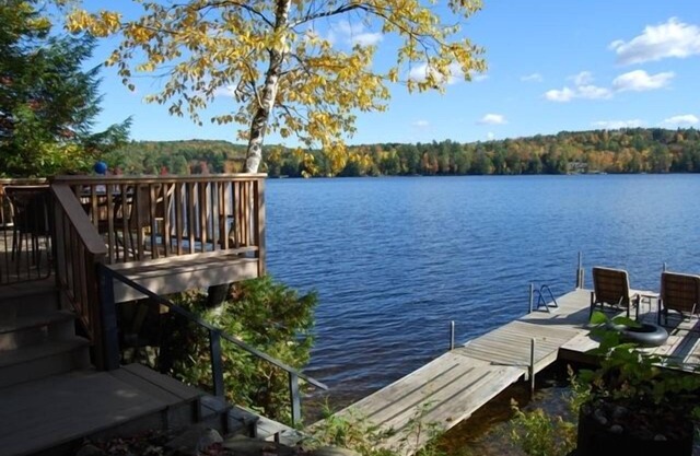 Lakefront magnifiquement rénové Accueil dans les montagnes de l'ouest du Maine