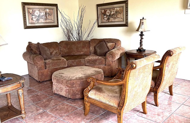 Beautifully remodeled 2bdrm and 1ba duplex in a family oriented neighborhood.