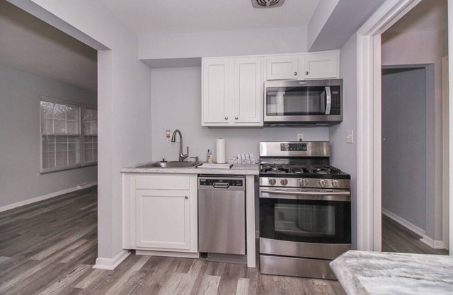 Beautifully Renovated 2Bdrm Cleveland Suburb Condo