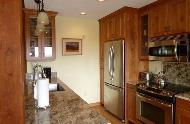 Magnifiquement rénové, rempli de lumière 2 BR 2 Bath Teton Village Condo