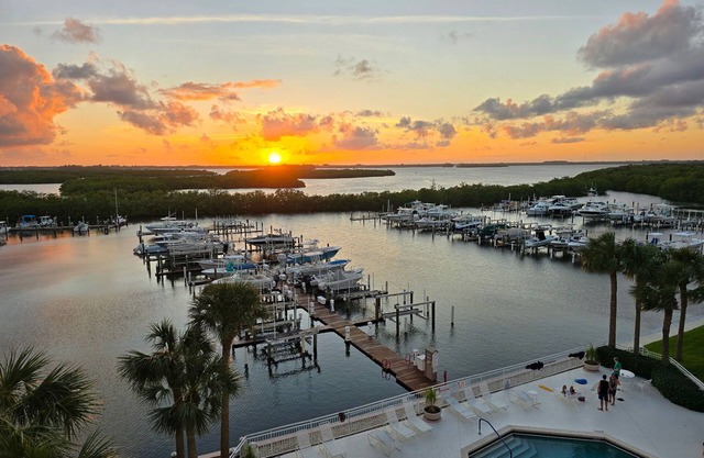 Beautifully renovated 2 bedroom 2 bathroom on North Hutchinson Island