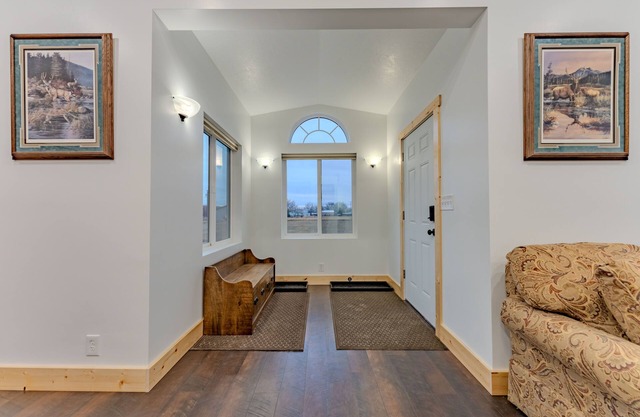 Beautifully renovated cabin gives the woodsy feel with city convenience.