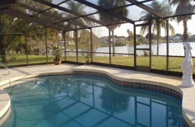 Magnifiquement rénové Lakeside Home prêt pour vous et votre famille.