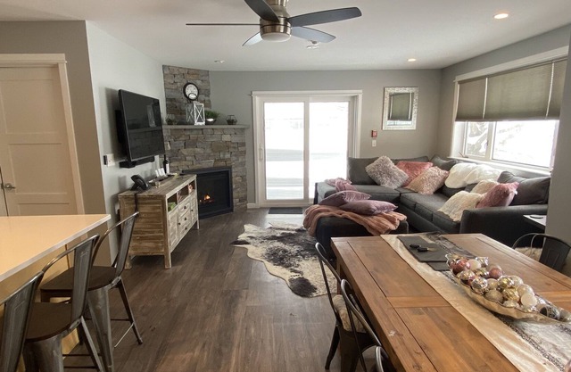 Suite récemment rénovée au coeur de Killington! 2RM / 2BA, 6 couchages, cheminée.