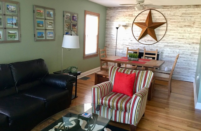 Maison magnifiquement rénovée avec charme! 7 couchages. Situé à proximité de TOUT!