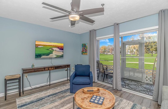 Beautifully Renovated- Ground Floor Condo Sleeps 4! 1 bed, 1 bath - River Oaks Golf Villas unit 7-B