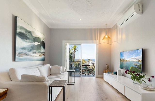 Beautifully renovated beach apartment