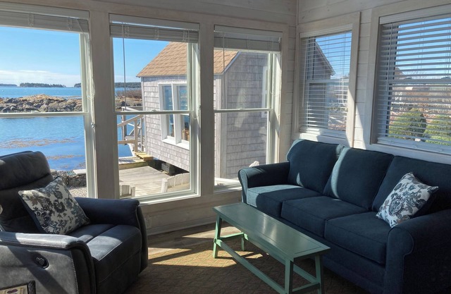 Magnifiquement rénové Ocean Front Cottage avec des vues spectaculaires ..