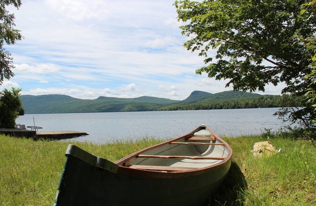 Magnifiquement rénové classique Vermont Lake View Cottage