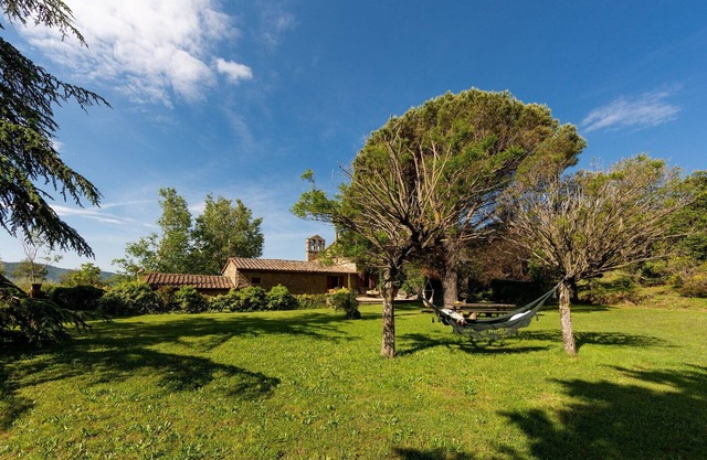Villa/ferme restaurée du 16e siècle avec piscine privée sur 20 hectares de bois et oliveraies