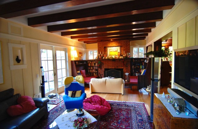 Beautifully Restored 3 BR Arts &Crafts House