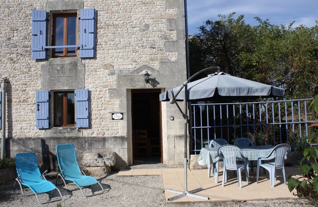 Ferme rurale magnifiquement restaurée avec piscine, bien située