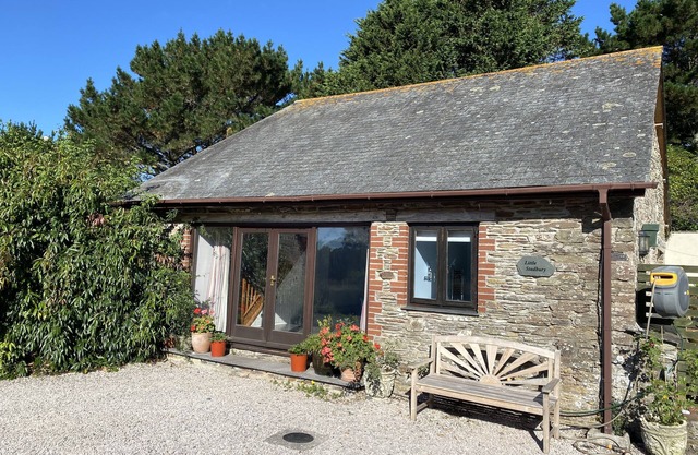 Beautifully situated comfortable cottage and pottery, a perfect holiday base