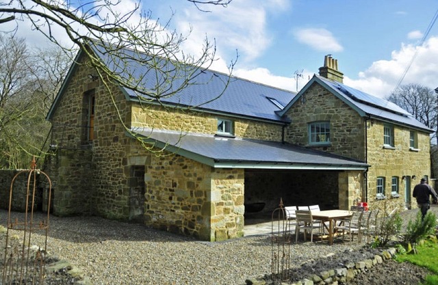 Magnifiquement restauré Coach House & Grenier situé dans le parc de Glaneirw Mansion
