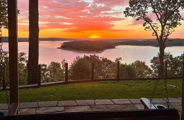 Beaver Lake Retreat w/ Lake Access & Fire Pit!
