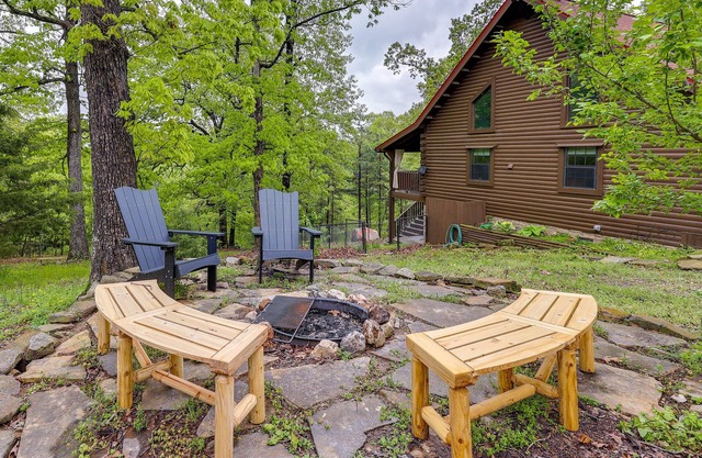 Beaver Lake Vacation Rental w/ Private Hot Tub!