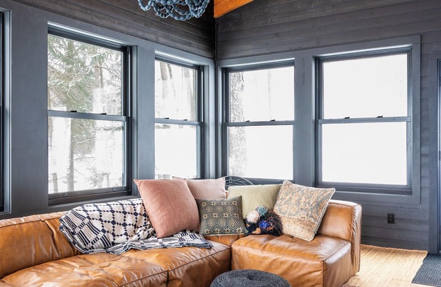Beaver Valley Chalet for Summer, Spring & Fall – Sauna, Hot Tub, 4BR/7 Beds, 3BA