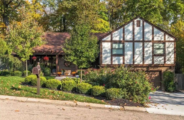 BEAVERCREEK HOME! UPDATED W/ AMAZING BACKYARD!