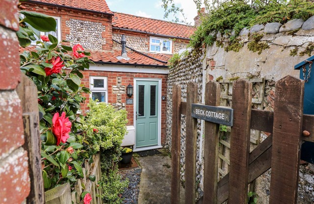 BECK COTTAGE, romantic, character holiday cottage in Sheringham