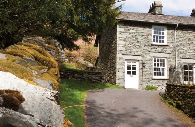 BECK STEPS, pet friendly, character holiday cottage in Chapel Stile