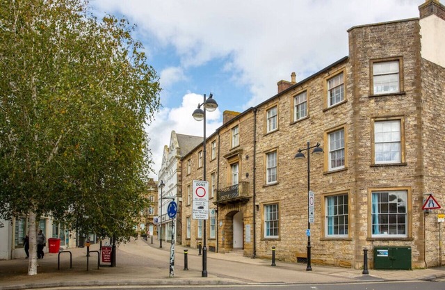 Becket Apartment is a One Bedroom Apartment in Yeovil.