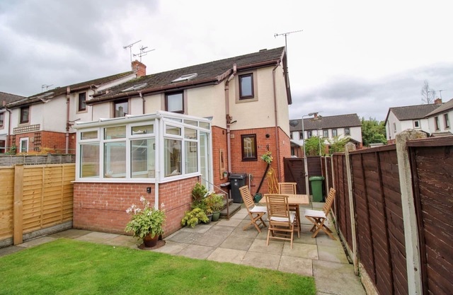 Beckside Garden Brampton - sleeps 4 guests in 2 bedrooms