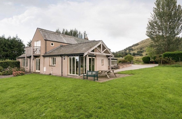 BECKWOOD, pet friendly, luxury holiday cottage in Keswick