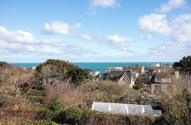 Studio 'Fusains 5 Petit-déjeuner Vue Mer' avec vue sur la mer, jardin partagé et Wi-Fi