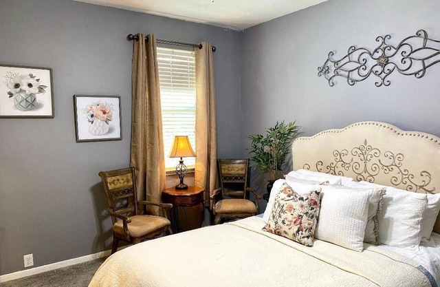 BED AND BREAKFAST 77346....20 MINUTES FROM IAH AIRPORT!