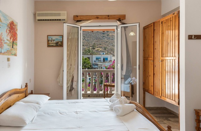Bed and Breakfast 'Double Room No 4' with Sea View, Wi-Fi and Air Conditioning