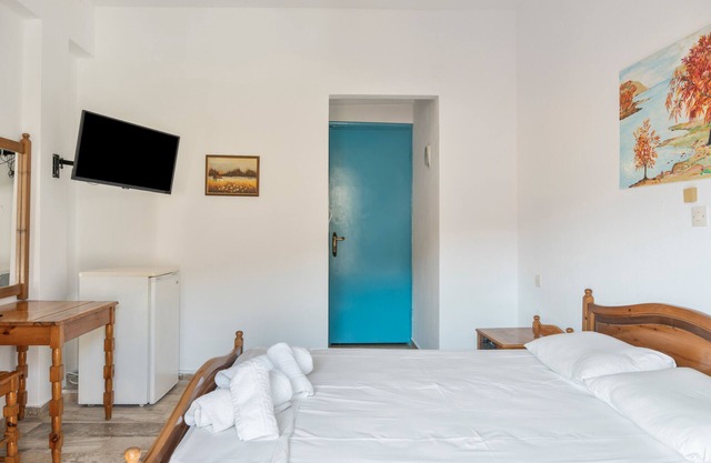Bed and Breakfast 'Room No 13' with Sea View, Wi-Fi and Air Conditioning