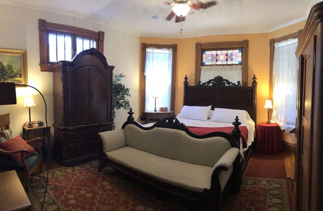 King-Garden Room-Vue sur Rue-Suite-Salle de bain privée séparée