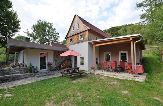 Maison de vacances spacieuse avec piscine
