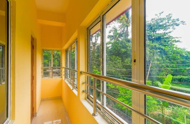 Bedroom with a balcony view - CORPORATE INN