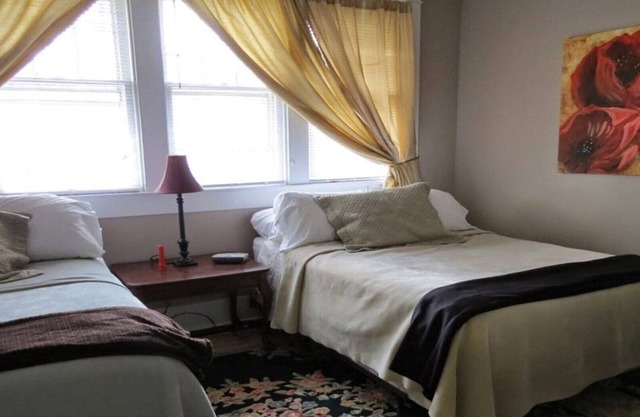 Chambre avec un lit double dans la maison d'hôtes - Lancaster, KY