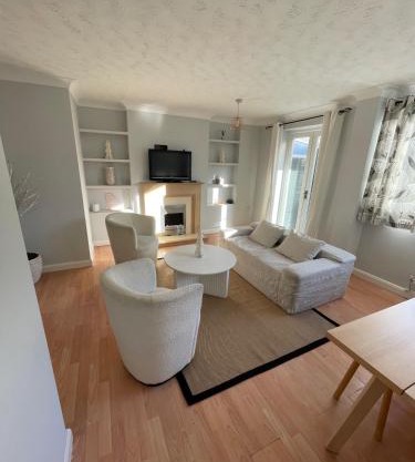 Bee Temple Entire Spacious 3-Bed Apartment