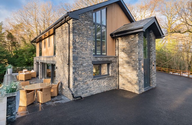 Beech Rock, boutique, all suite home with Hot tub!