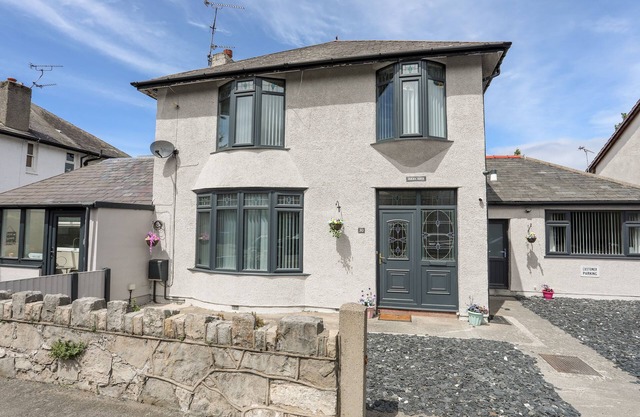 BEECHES, family friendly, country holiday cottage in Prestatyn