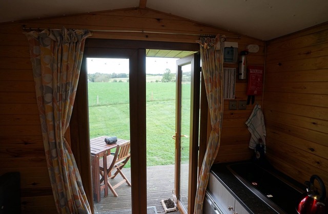 Beehive @ Westcote Glamping- Campsite