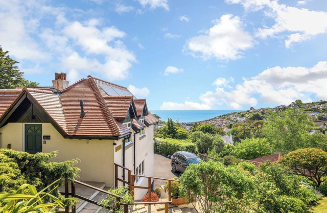 BEER VIEW COTTAGE, pet friendly, country holiday cottage in Beer