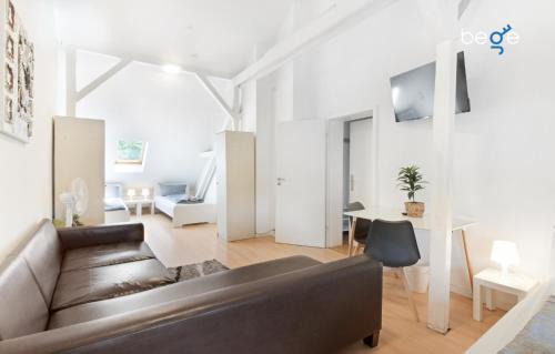 BEGE APARTMENT Cozy Workbase