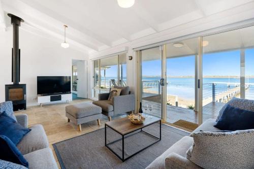 Beladura - 35 Goolwa Channel Drive Hindmarsh Island - Linen Included