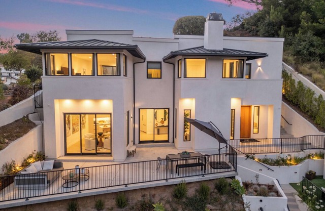 Belden Modern Villa - Iconic Hollywood Hills Retreat