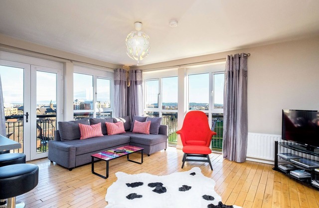 BELFAST 3 BED PENTHOUSE APARTMENT ~ Superbes vues sur la ville Parking gratuit Wi-Fi gratuit