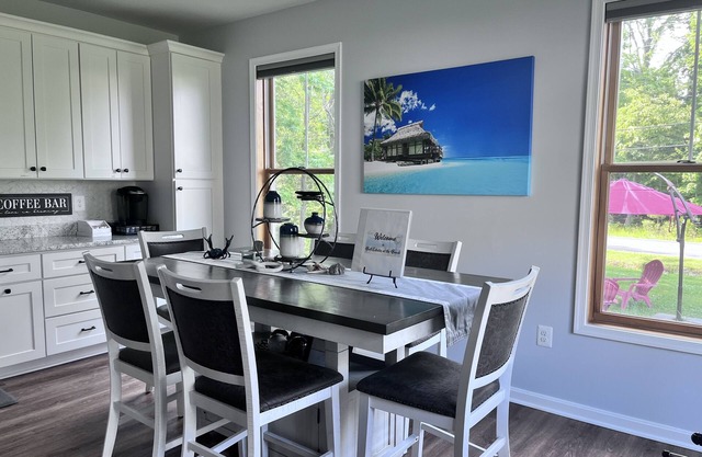 Bell Estates-Brand New Bay View, Beautiful Cottage