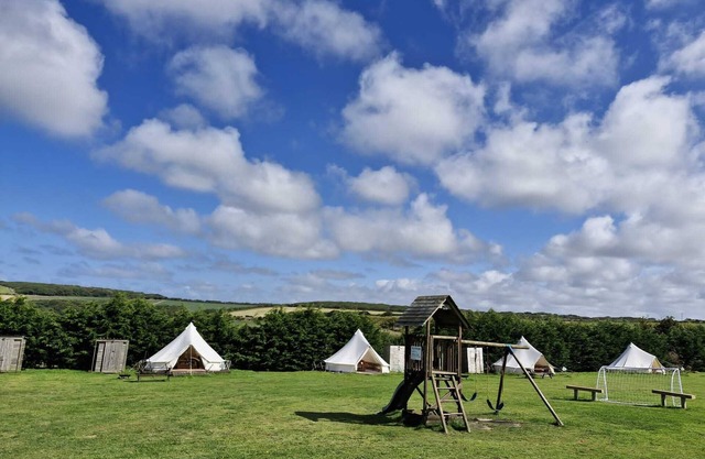 Tente-Espace sanitaire-Vue sur la campagne-Bell Tent Grass Pitch