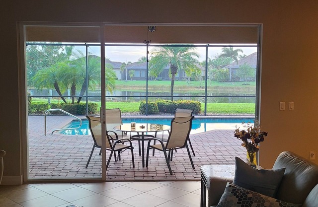 Bella Terra 4 Bdrm Estate Pool Home with Lake View