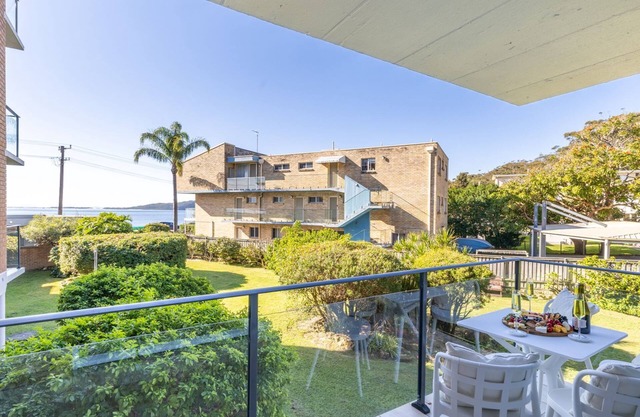 Bella Vista, 8-19 Shoal Bay Rd - views, air con and Wi-Fi