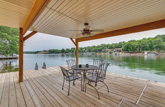 NOUVEAU! Bella Vista Home w / Swim Deck on Loch Lomond!